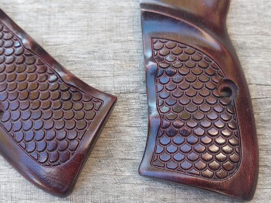 wood grips with u-style checkering